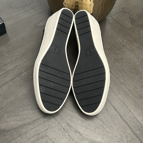 NATURALIZER Sam 2 Womens Padded Insole Perforated Slip-On Sneakers - Picture 3 of 7